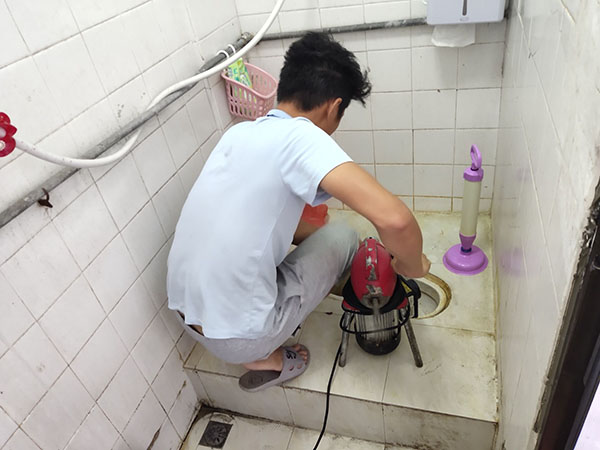 苏州肥皂掉到马桶里把马桶堵住了怎么办？马桶堵住了怎么办